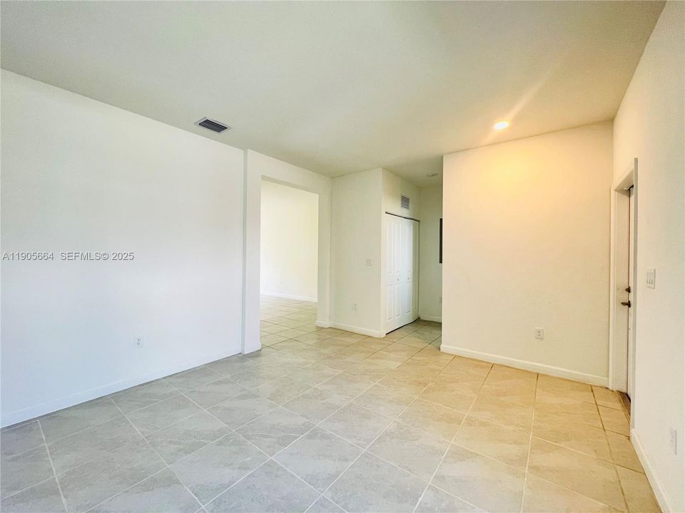 For Rent: $2,300 (3 beds, 2 baths, 1483 Square Feet)