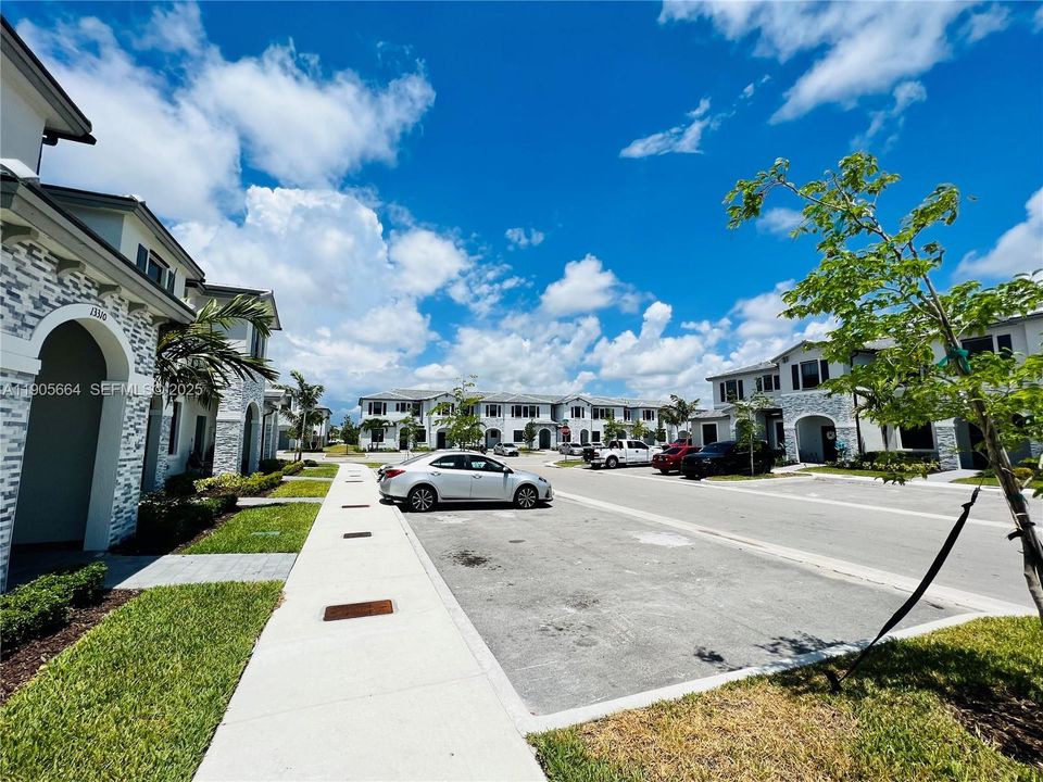 For Rent: $2,300 (3 beds, 2 baths, 1483 Square Feet)