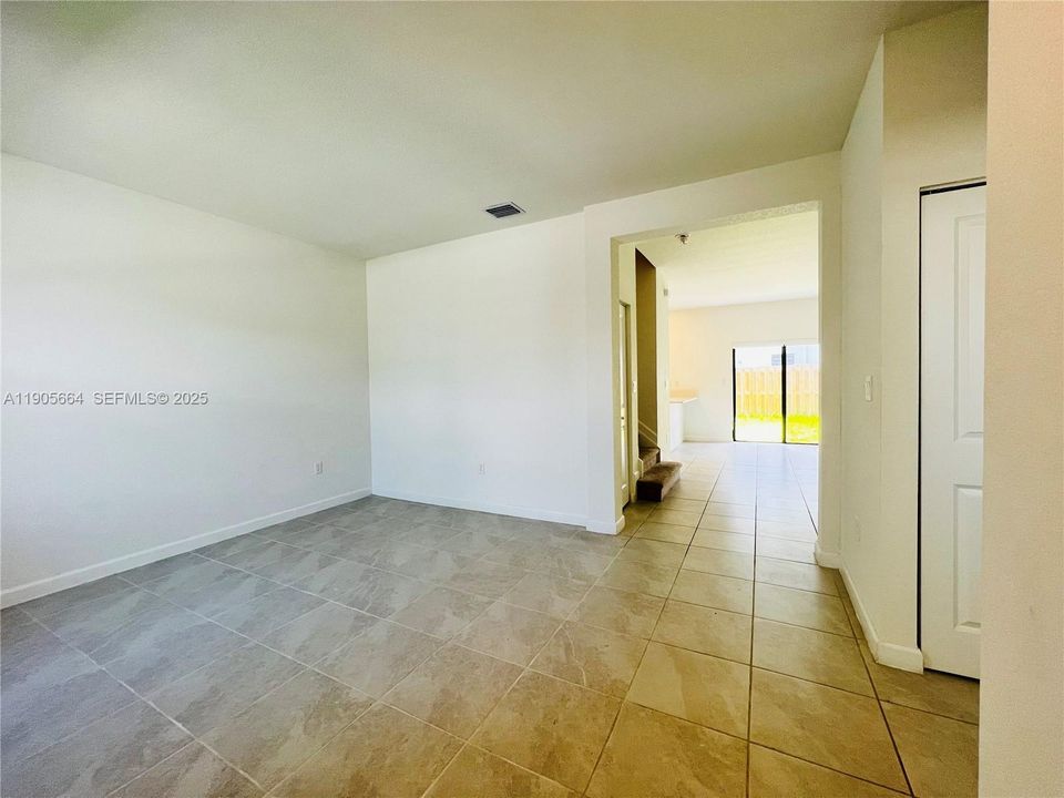 For Rent: $2,300 (3 beds, 2 baths, 1483 Square Feet)