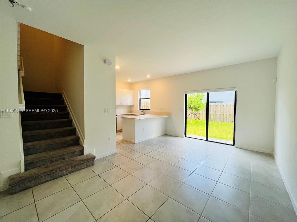 For Rent: $2,300 (3 beds, 2 baths, 1483 Square Feet)