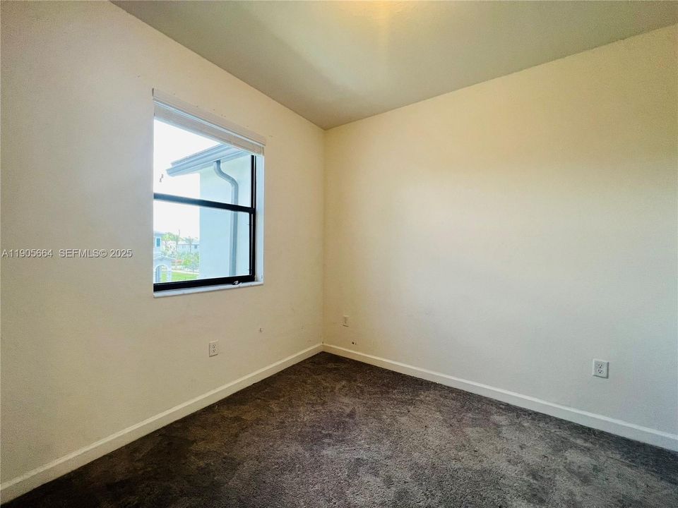 For Rent: $2,300 (3 beds, 2 baths, 1483 Square Feet)