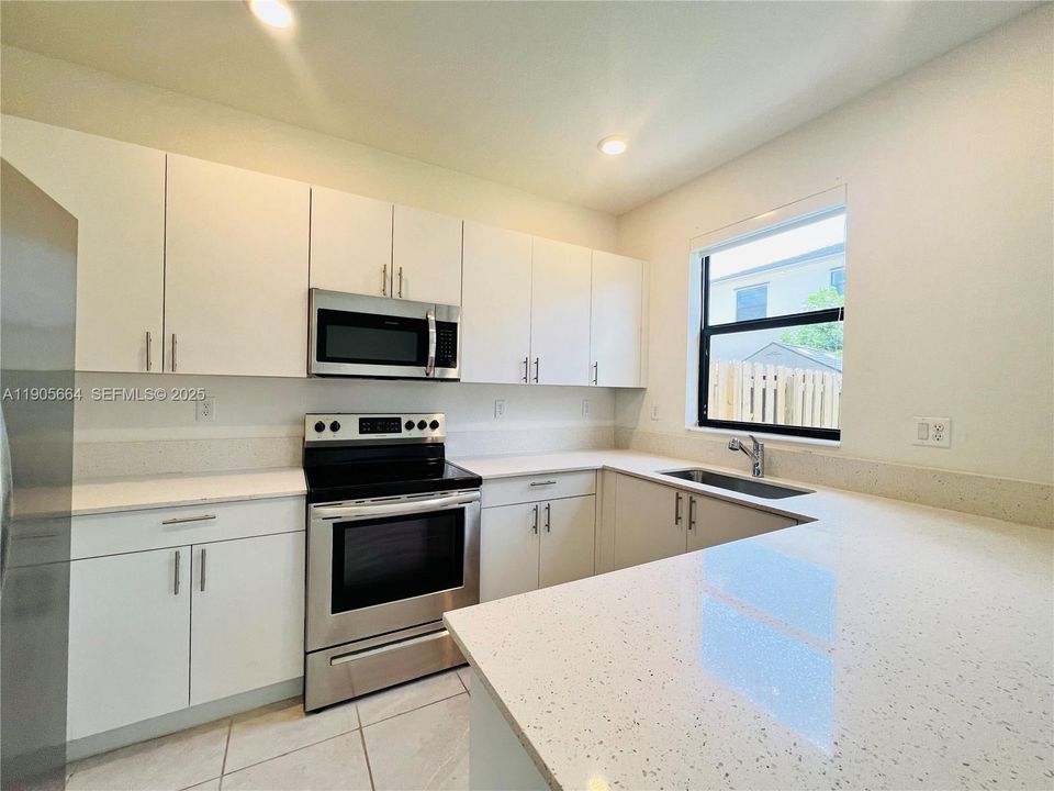 For Rent: $2,300 (3 beds, 2 baths, 1483 Square Feet)