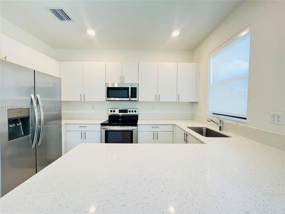 For Rent: $2,300 (3 beds, 2 baths, 1483 Square Feet)