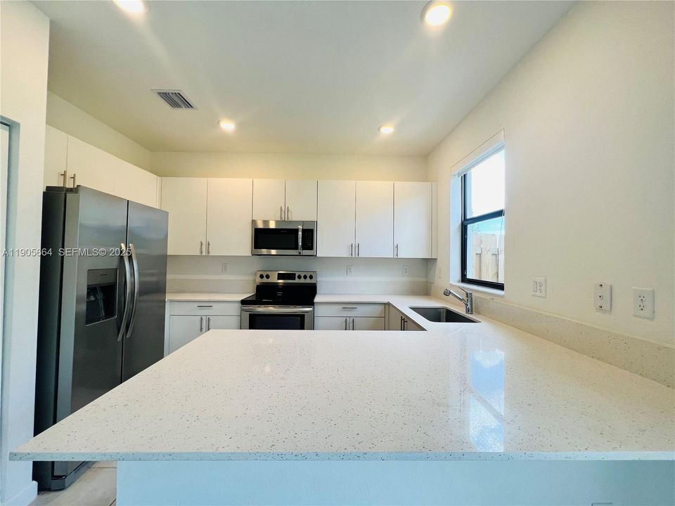 For Rent: $2,300 (3 beds, 2 baths, 1483 Square Feet)