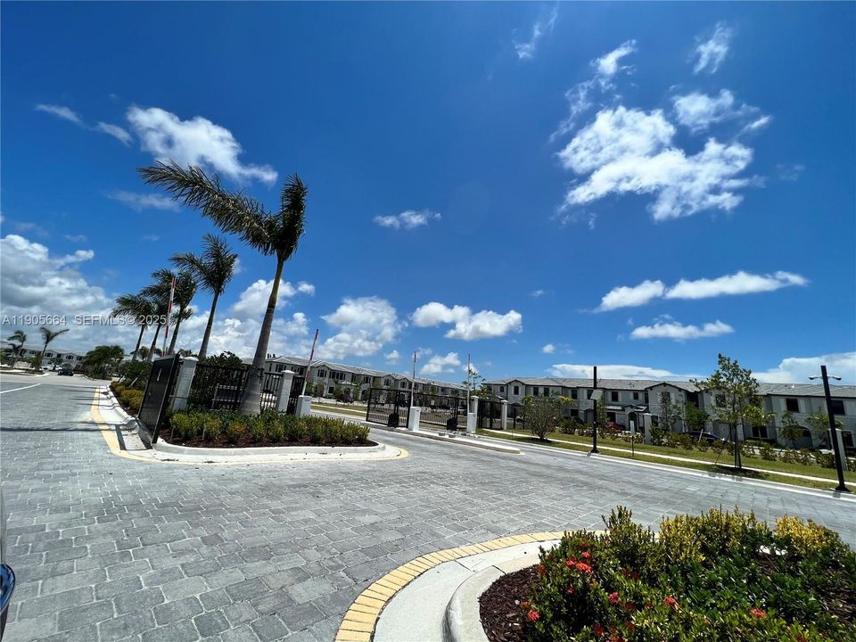 For Rent: $2,300 (3 beds, 2 baths, 1483 Square Feet)