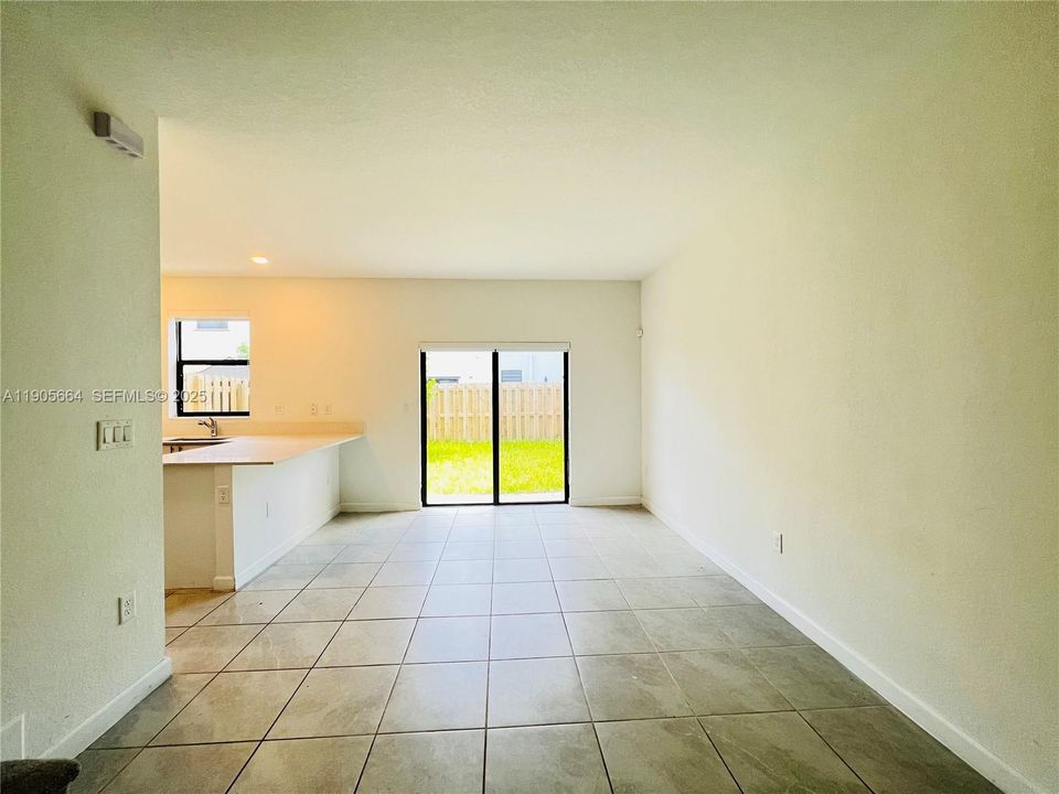 For Rent: $2,300 (3 beds, 2 baths, 1483 Square Feet)
