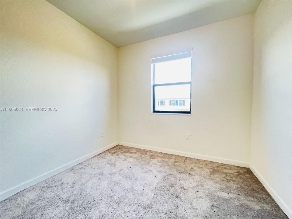 For Rent: $2,300 (3 beds, 2 baths, 1483 Square Feet)