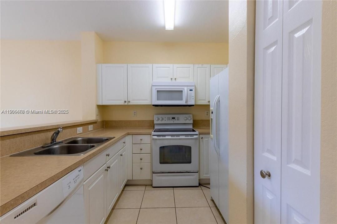 待售: $275,000 (3 贝兹, 2 浴室, 1062 平方英尺)