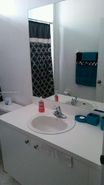 待售: $275,000 (3 贝兹, 2 浴室, 1062 平方英尺)