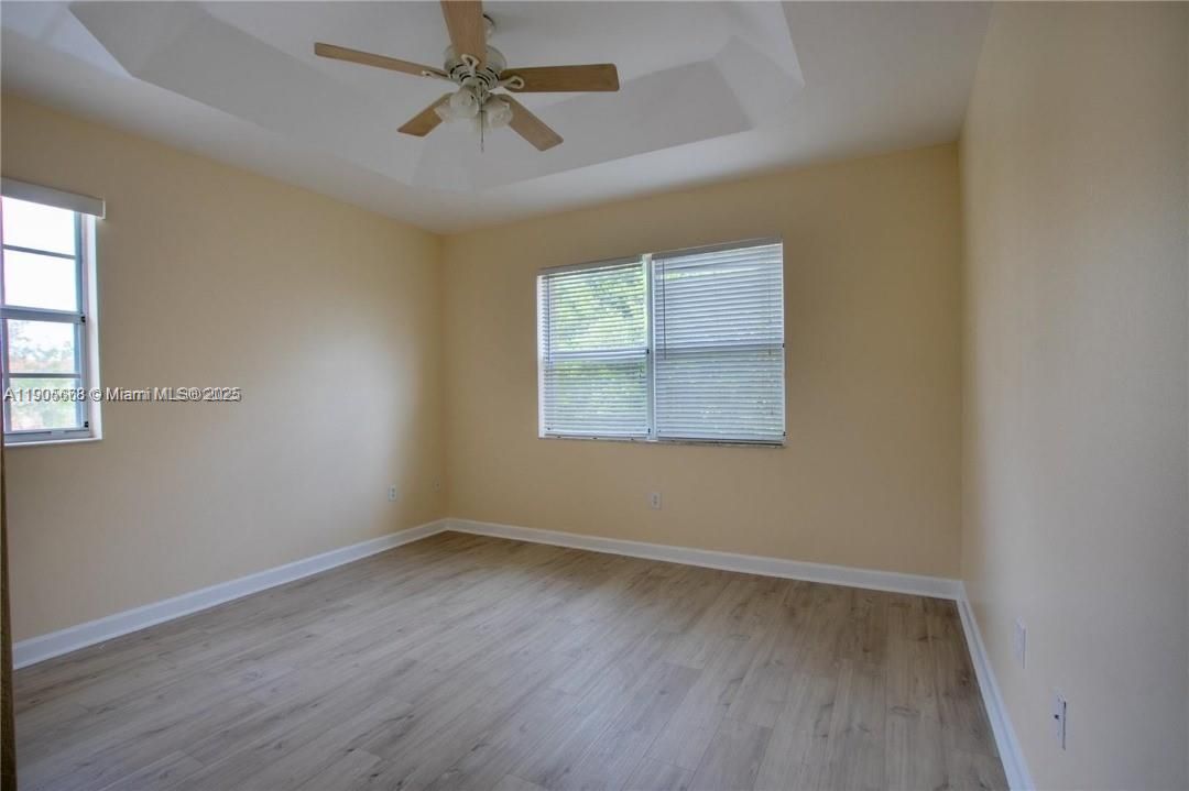 待售: $275,000 (3 贝兹, 2 浴室, 1062 平方英尺)