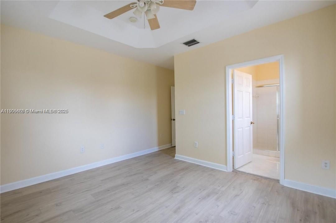 待售: $275,000 (3 贝兹, 2 浴室, 1062 平方英尺)