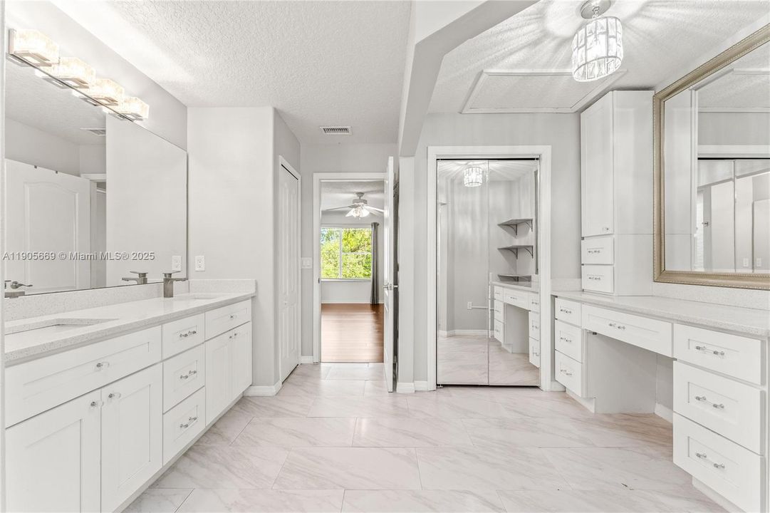 На продажу: $659,999 (4 спален, 3 ванн, 0 Квадратных фут)