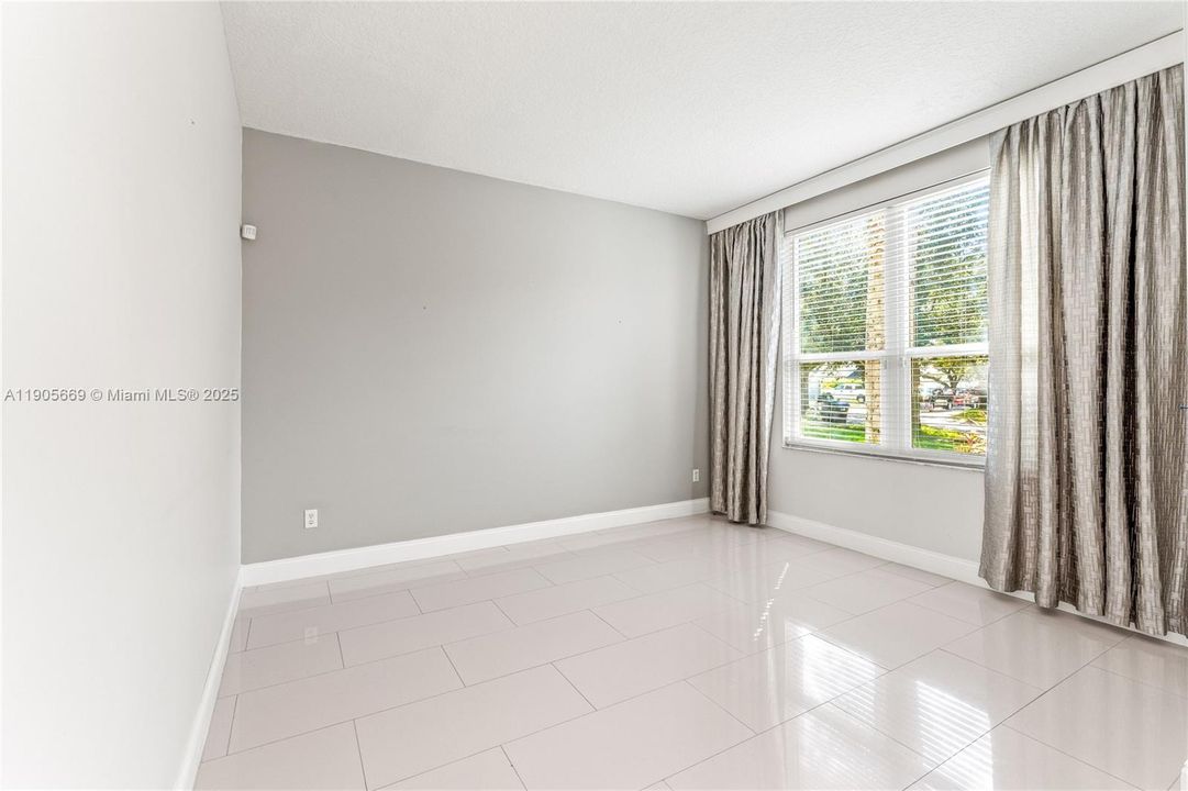 На продажу: $659,999 (4 спален, 3 ванн, 0 Квадратных фут)