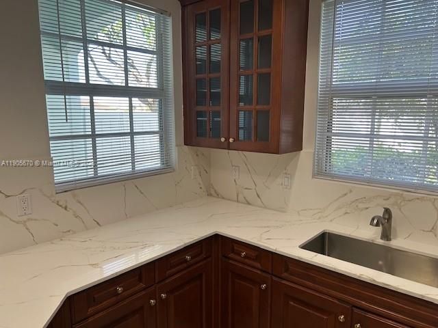 En Venta: $925,000 (3 camas, 2 baños, 1793 Pies cuadrados)