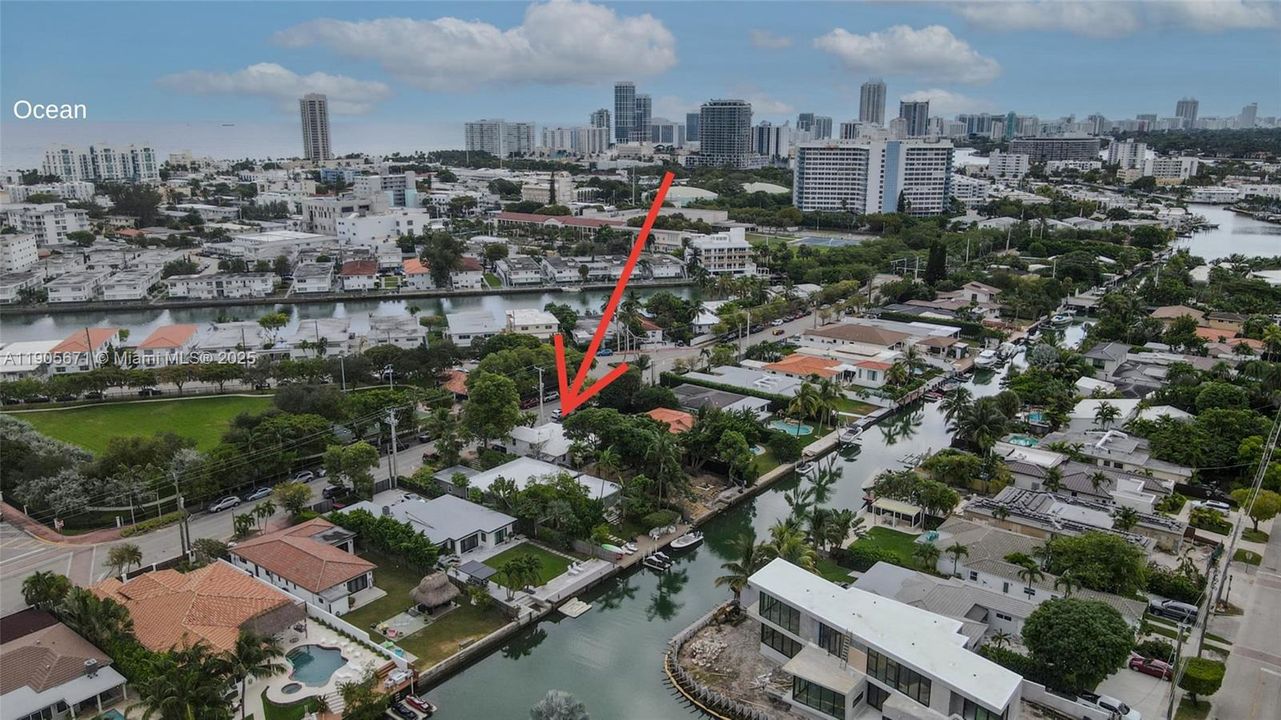 合同活跃: $1,500,000 (2 贝兹, 2 浴室, 1455 平方英尺)