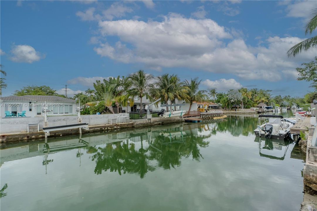 合同活跃: $1,500,000 (2 贝兹, 2 浴室, 1455 平方英尺)