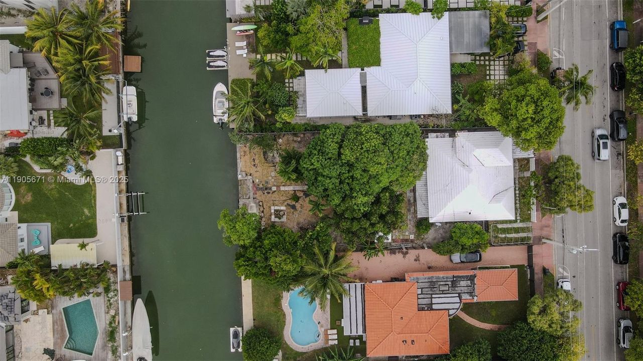 合同活跃: $1,500,000 (2 贝兹, 2 浴室, 1455 平方英尺)