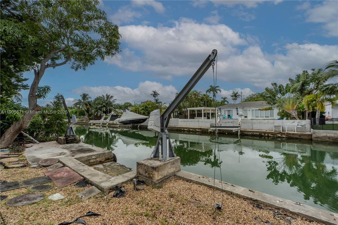 合同活跃: $1,500,000 (2 贝兹, 2 浴室, 1455 平方英尺)