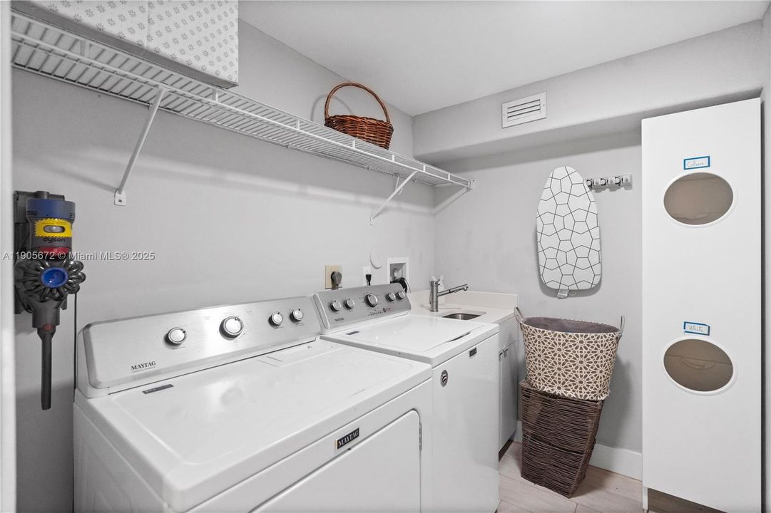 На продажу: $1,150,000 (4 спален, 3 ванн, 2394 Квадратных фут)