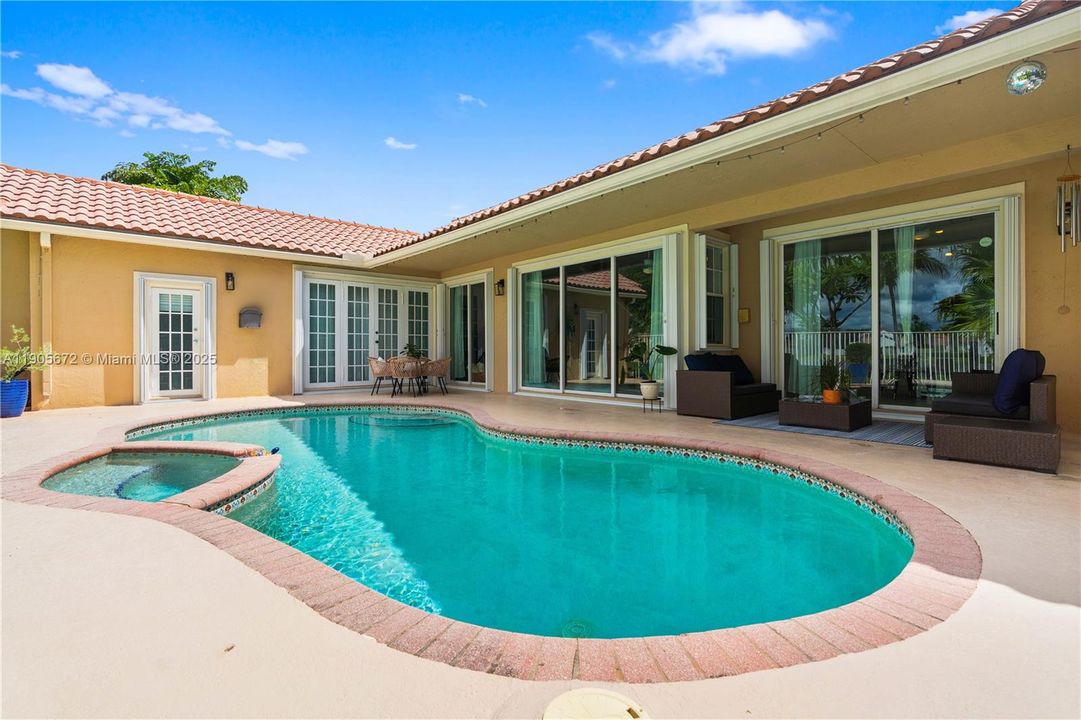 На продажу: $1,150,000 (4 спален, 3 ванн, 2394 Квадратных фут)