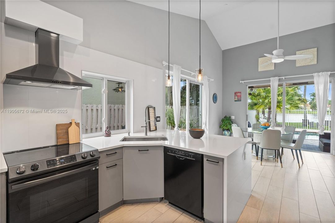 На продажу: $1,150,000 (4 спален, 3 ванн, 2394 Квадратных фут)