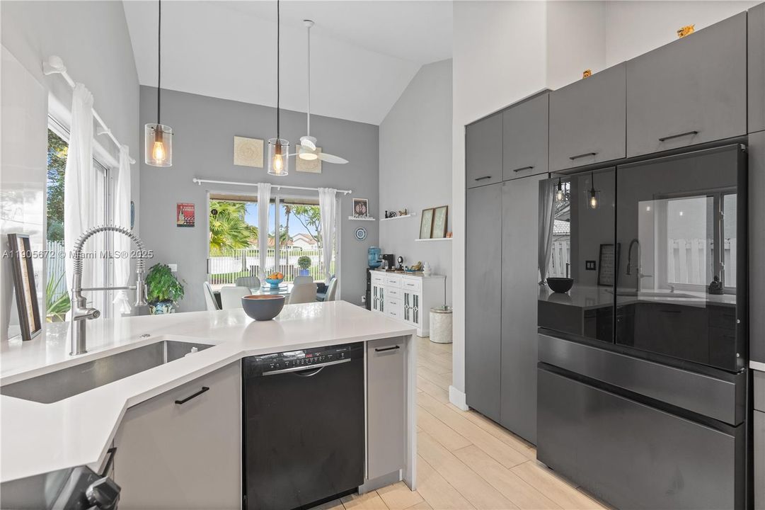 На продажу: $1,150,000 (4 спален, 3 ванн, 2394 Квадратных фут)