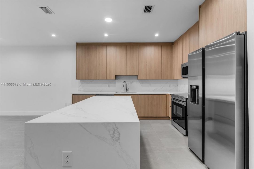 最近售出: $699,900 (3 贝兹, 2 浴室, 2283 平方英尺)