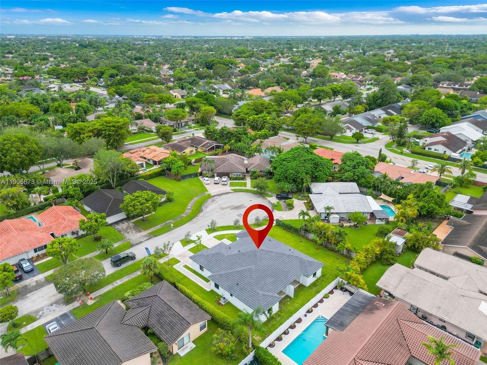 最近售出: $699,900 (3 贝兹, 2 浴室, 2283 平方英尺)