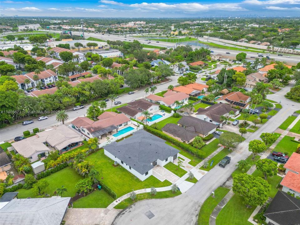 最近售出: $699,900 (3 贝兹, 2 浴室, 2283 平方英尺)