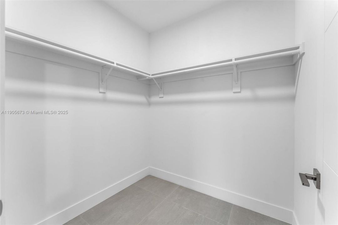 最近售出: $699,900 (3 贝兹, 2 浴室, 2283 平方英尺)