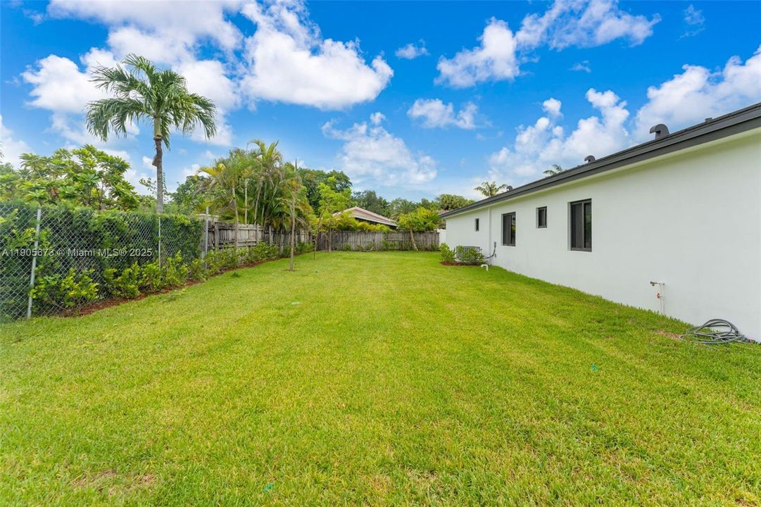 最近售出: $699,900 (3 贝兹, 2 浴室, 2283 平方英尺)