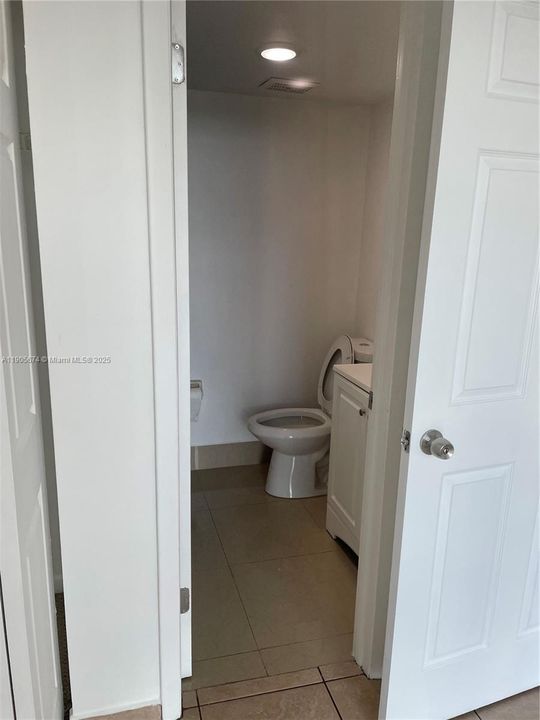 For Rent: $2,050 (2 beds, 2 baths, 850 Square Feet)