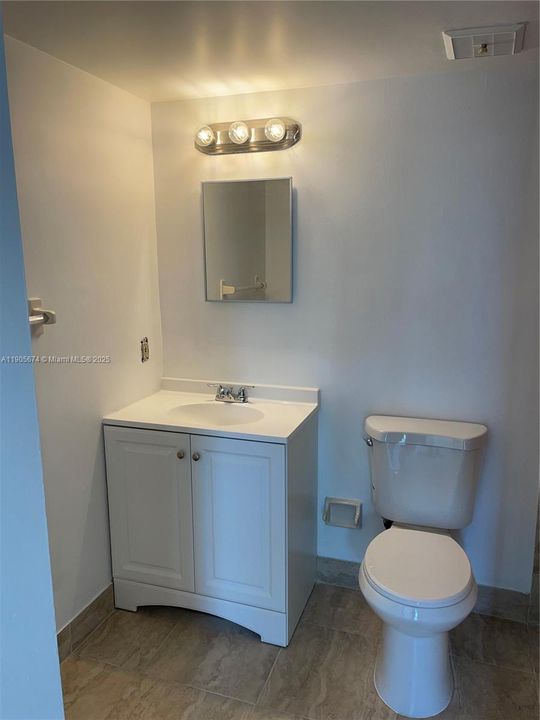 For Rent: $2,050 (2 beds, 2 baths, 850 Square Feet)