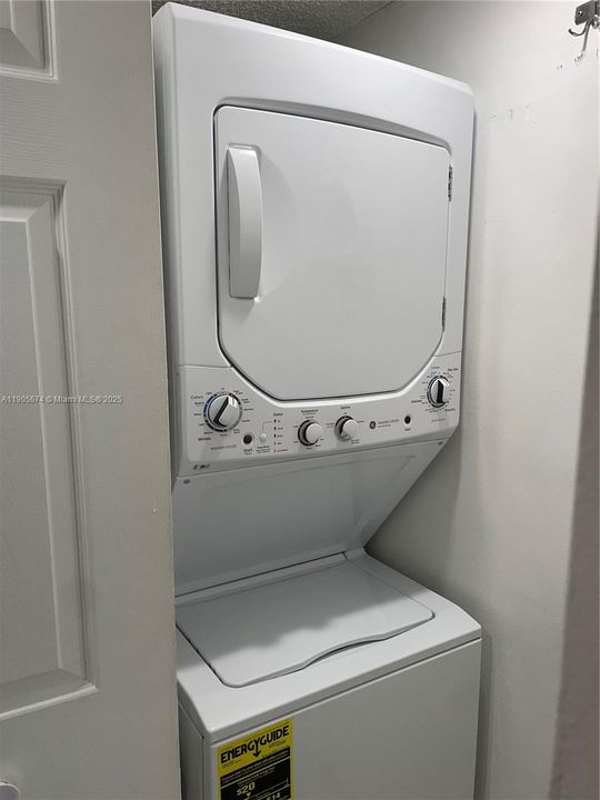 For Rent: $2,050 (2 beds, 2 baths, 850 Square Feet)