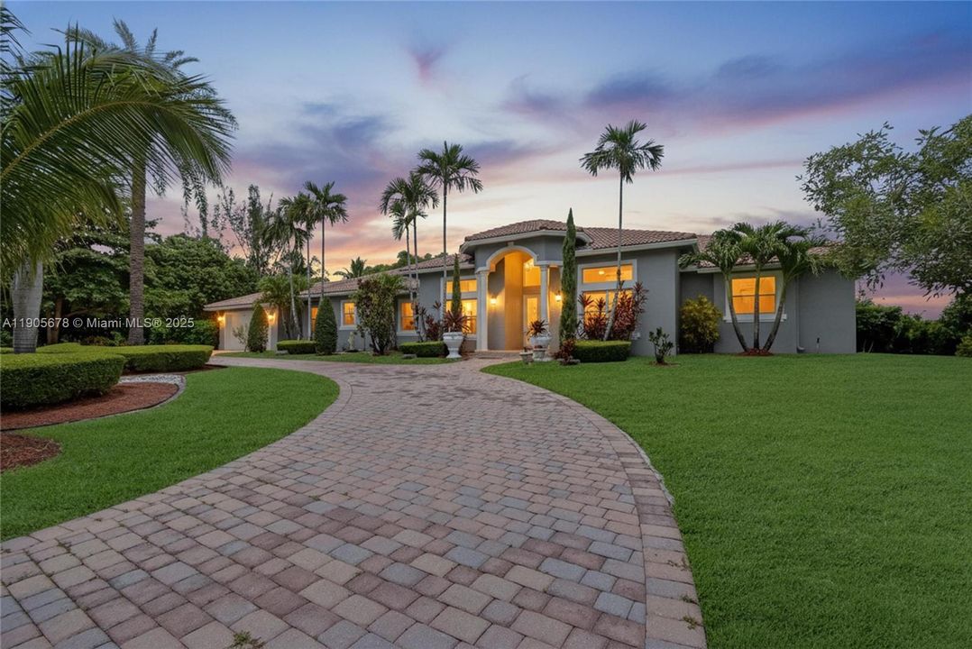 待售: $2,100,000 (4 贝兹, 4 浴室, 3752 平方英尺)