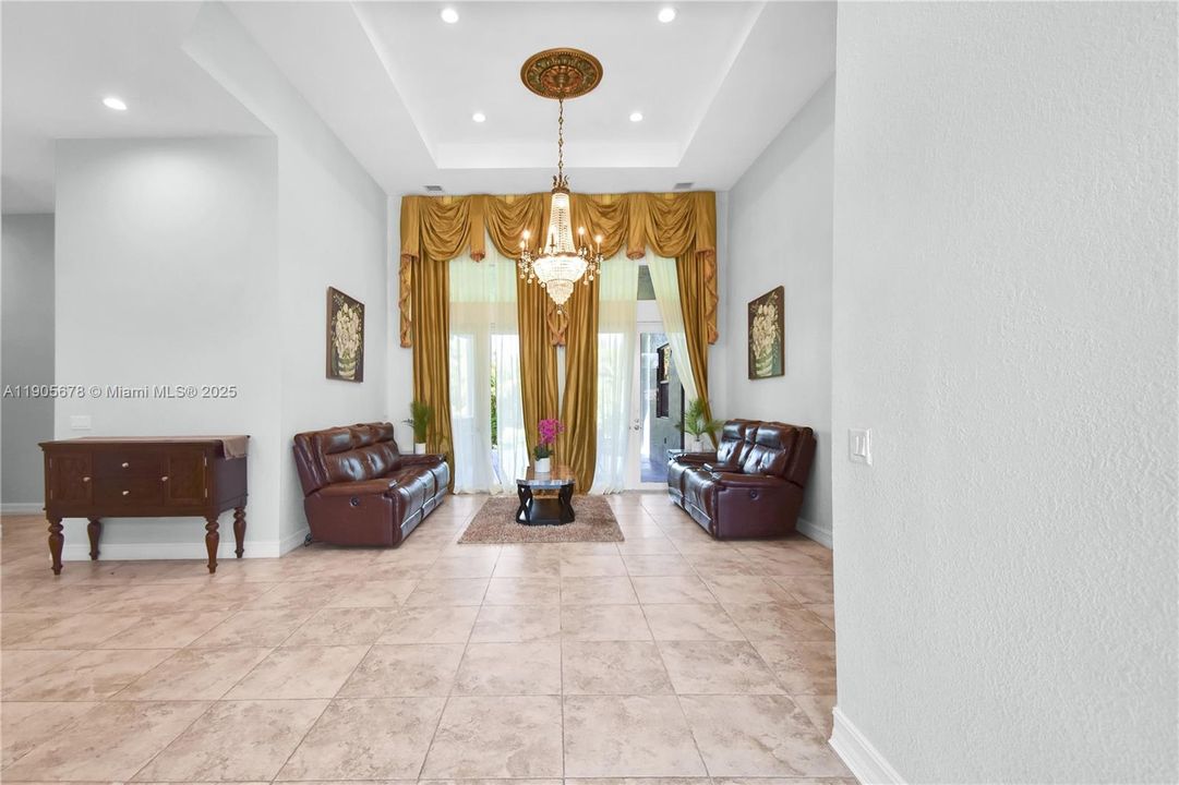 待售: $2,100,000 (4 贝兹, 4 浴室, 3752 平方英尺)