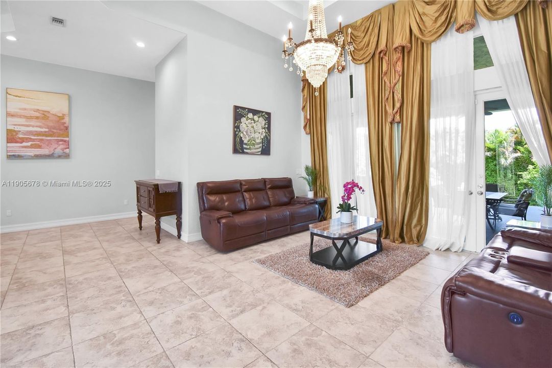 待售: $2,100,000 (4 贝兹, 4 浴室, 3752 平方英尺)