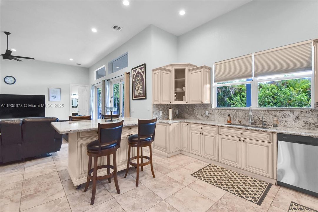 待售: $2,100,000 (4 贝兹, 4 浴室, 3752 平方英尺)