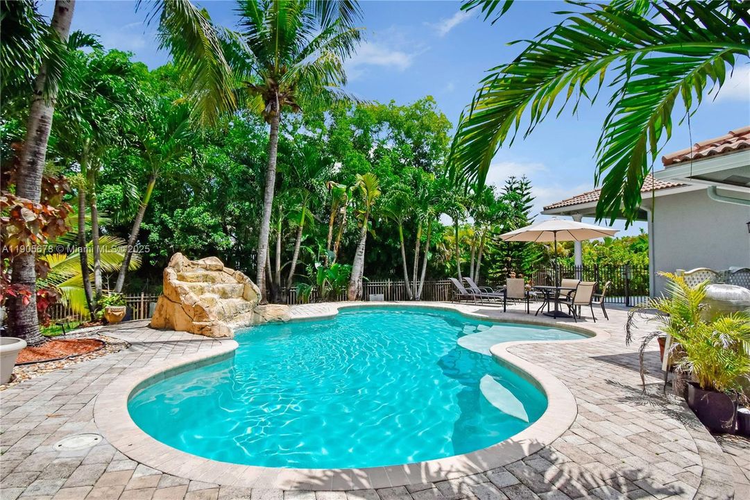 待售: $2,100,000 (4 贝兹, 4 浴室, 3752 平方英尺)