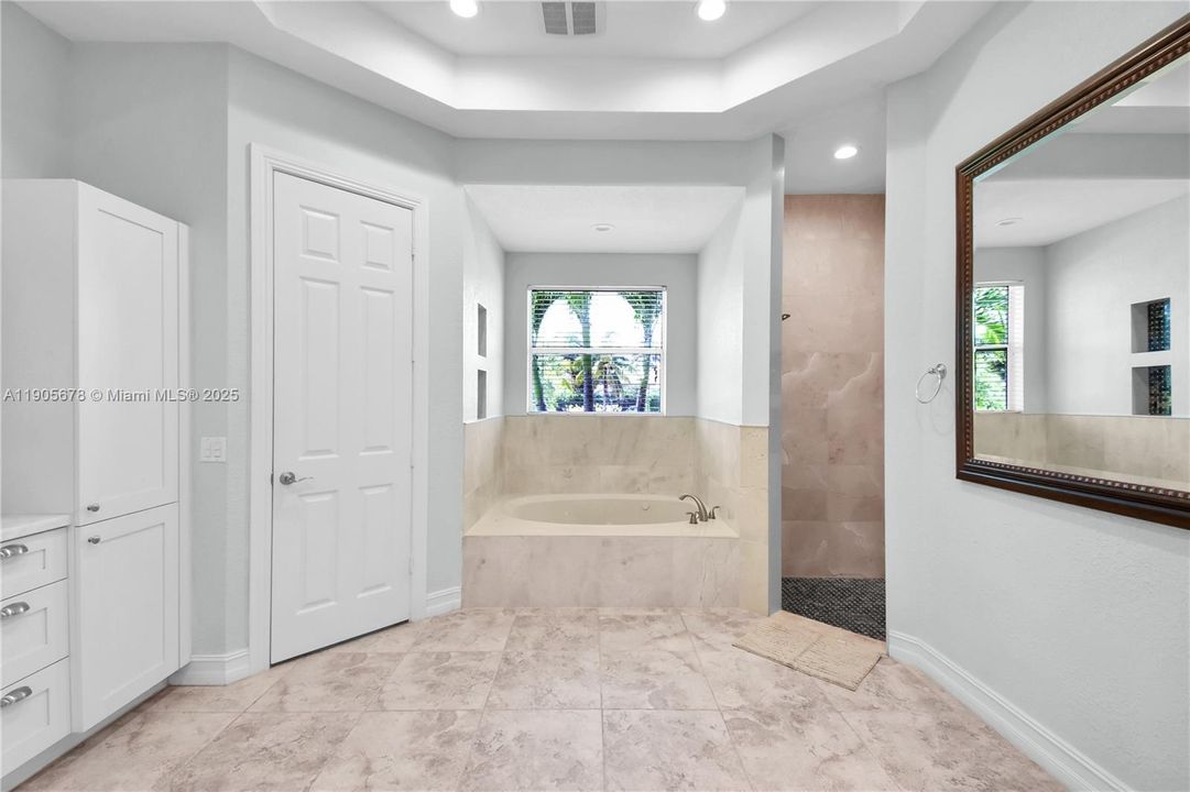 待售: $2,100,000 (4 贝兹, 4 浴室, 3752 平方英尺)