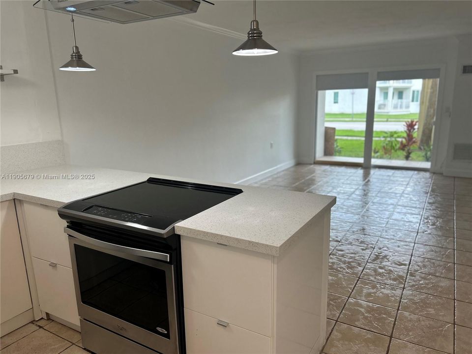 Recently Rented: $1,650 (1 beds, 1 baths, 656 Square Feet)