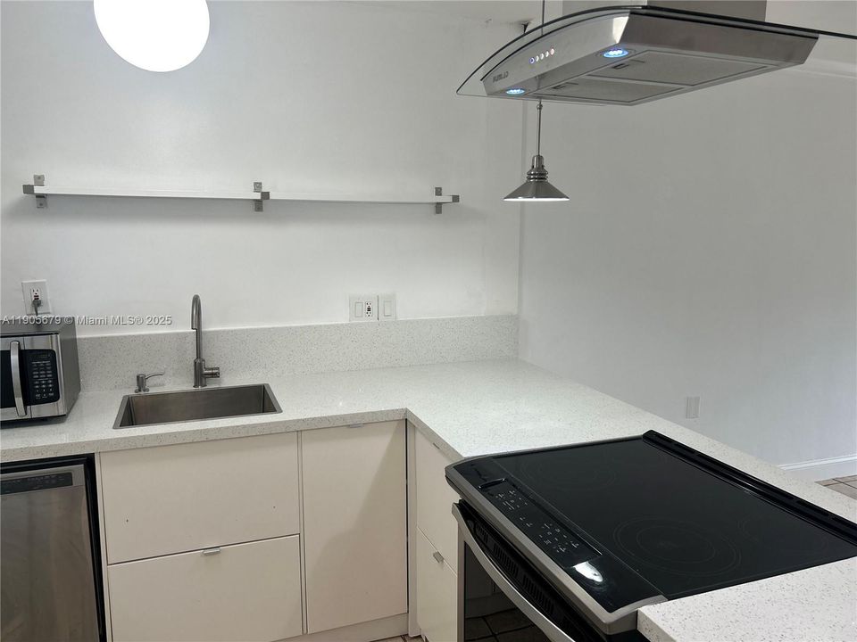 Recently Rented: $1,650 (1 beds, 1 baths, 656 Square Feet)