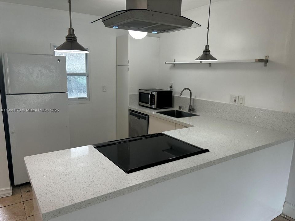 Recently Rented: $1,650 (1 beds, 1 baths, 656 Square Feet)