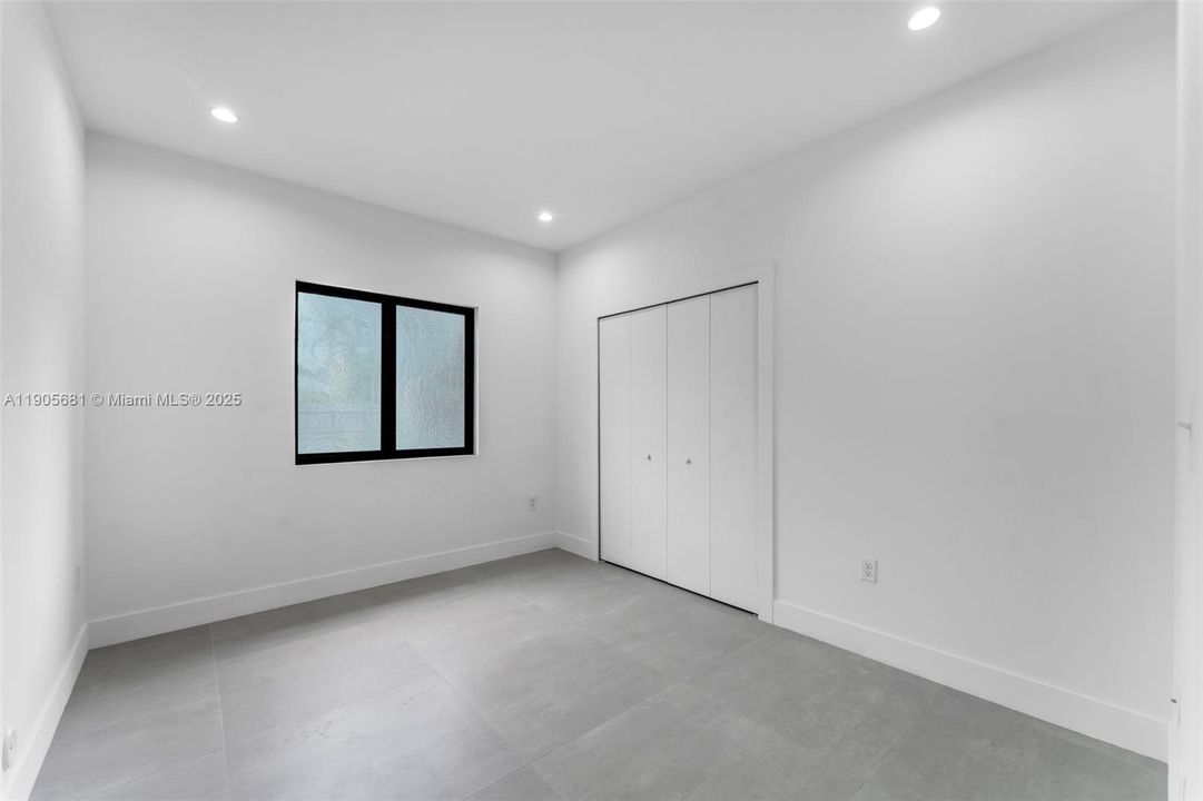 最近售出: $699,900 (3 贝兹, 2 浴室, 2283 平方英尺)