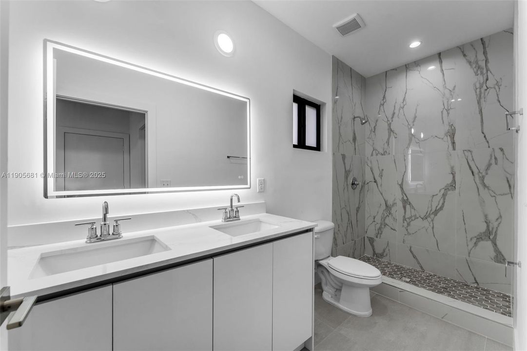 最近售出: $699,900 (3 贝兹, 2 浴室, 2283 平方英尺)