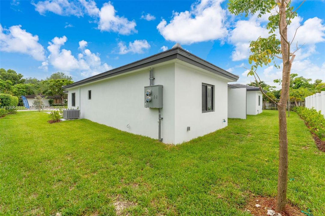 最近售出: $699,900 (3 贝兹, 2 浴室, 2283 平方英尺)