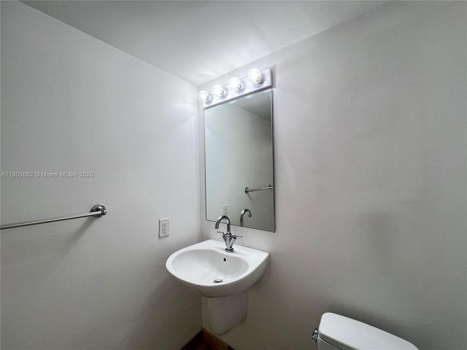 В аренду: $3,000 (1 спален, 1 ванн, 981 Квадратных фут)