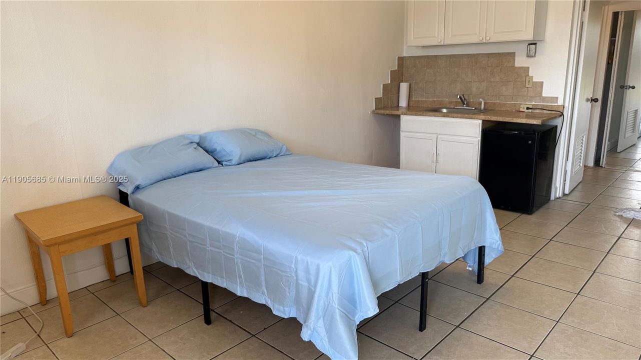 For Rent: $1,500 (1 beds, 1 baths, 320 Square Feet)