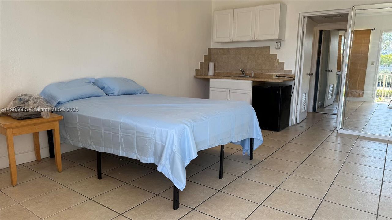 For Rent: $1,500 (1 beds, 1 baths, 320 Square Feet)