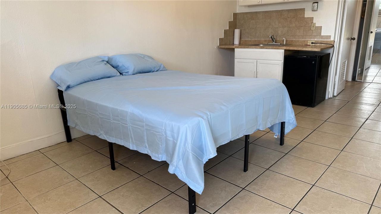 For Rent: $1,500 (1 beds, 1 baths, 320 Square Feet)